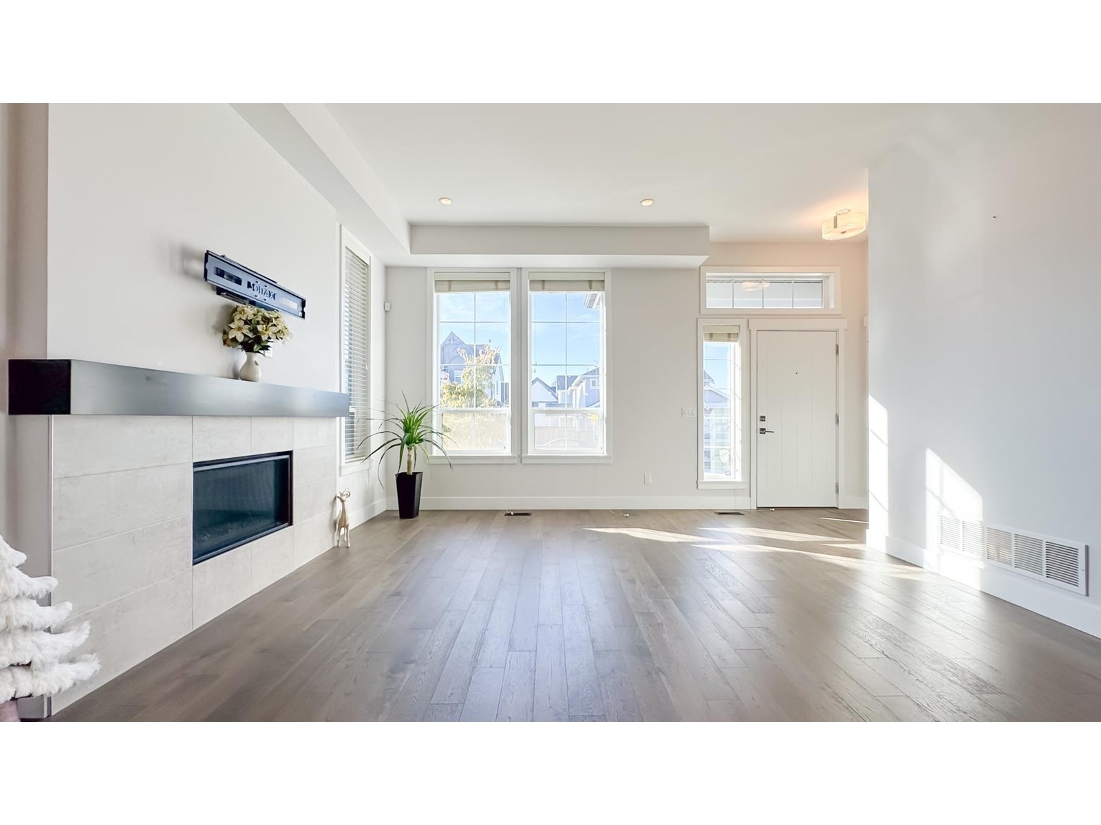 Photo 1 of 16529 21 Avenue, Surrey BC