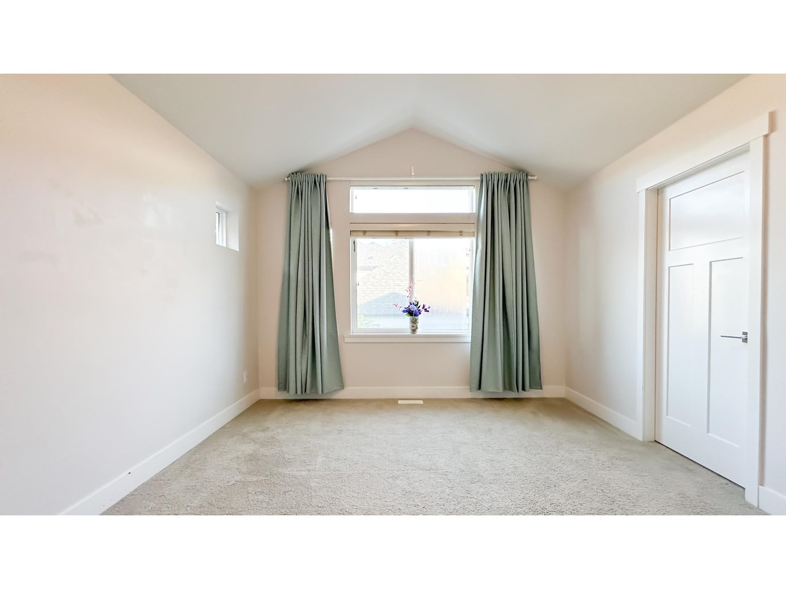 Photo 17 of 16529 21 Avenue, Surrey BC