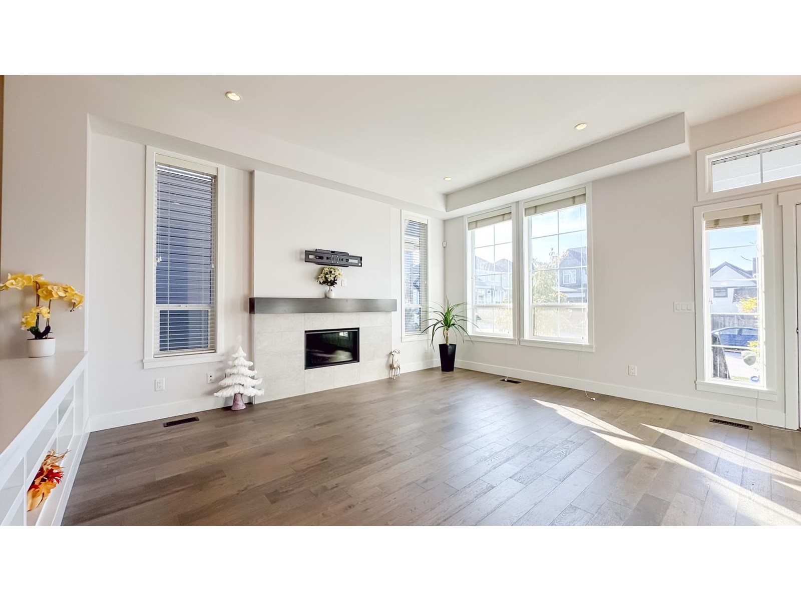 Photo 2 of 16529 21 Avenue, Surrey BC