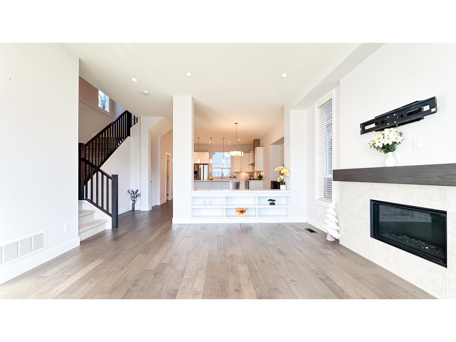 Photo 3 of 16529 21 Avenue, Surrey BC