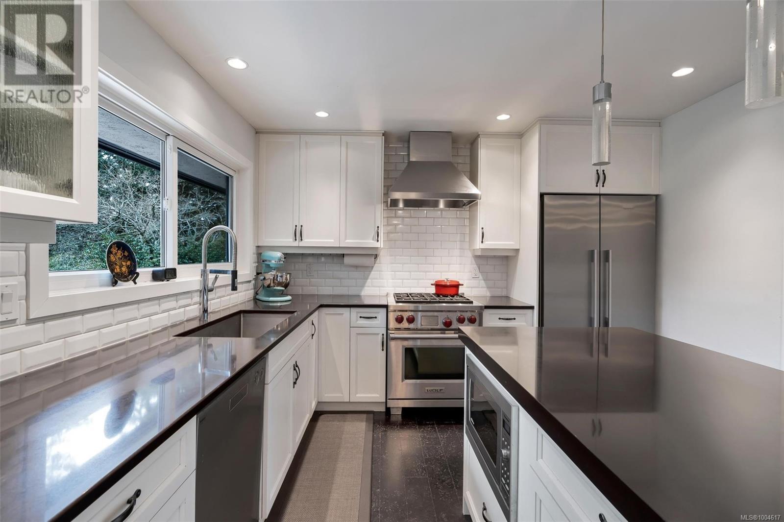 2901 Sea Point Dr, Saanich