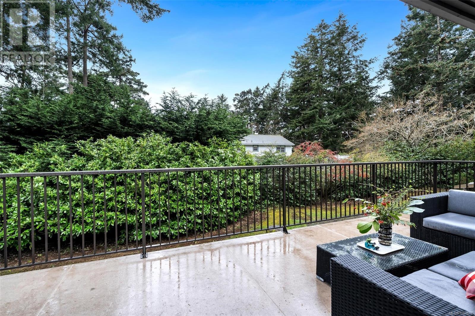 2901 Sea Point Dr, Saanich