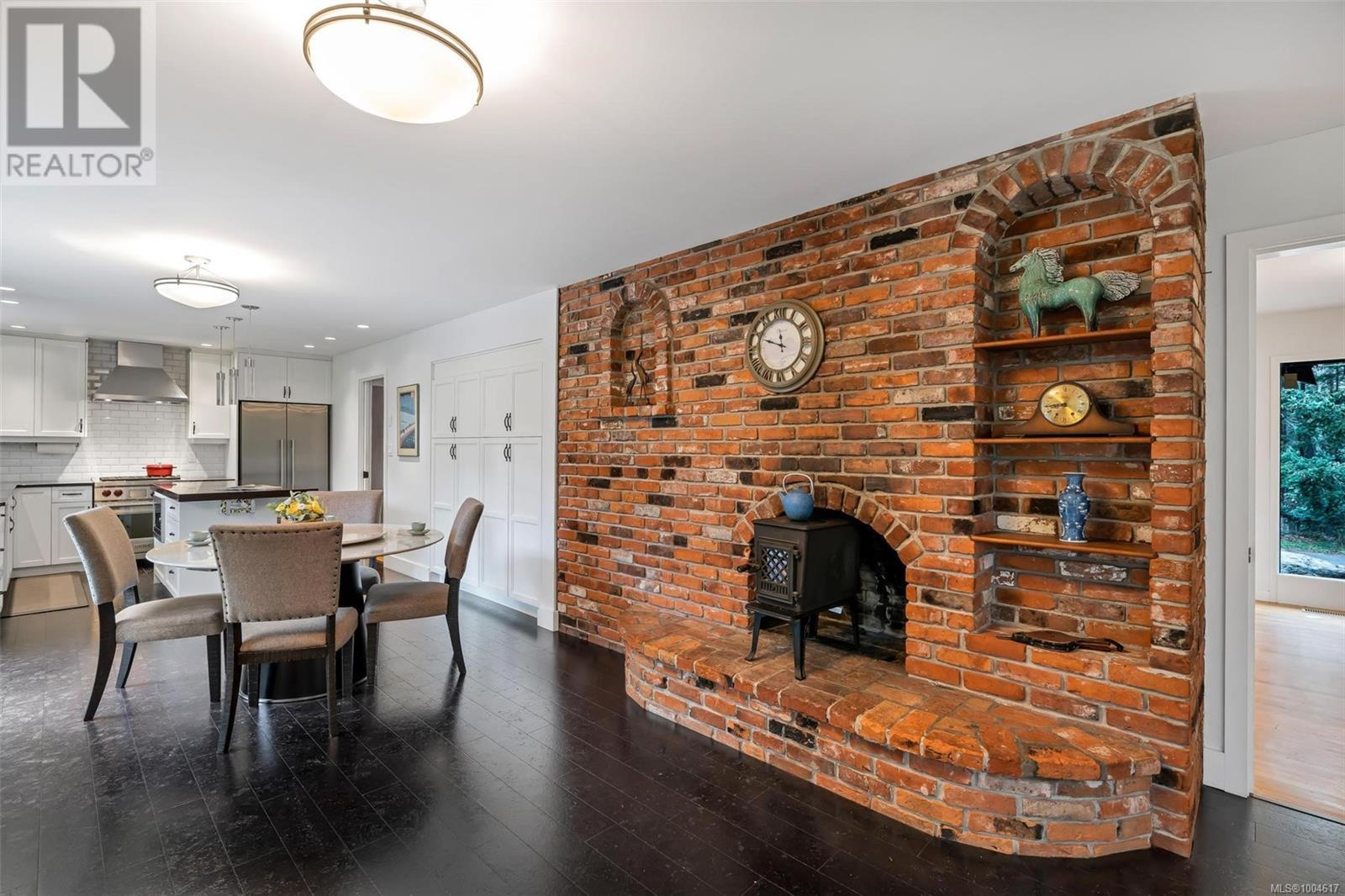 2901 Sea Point Dr, Saanich