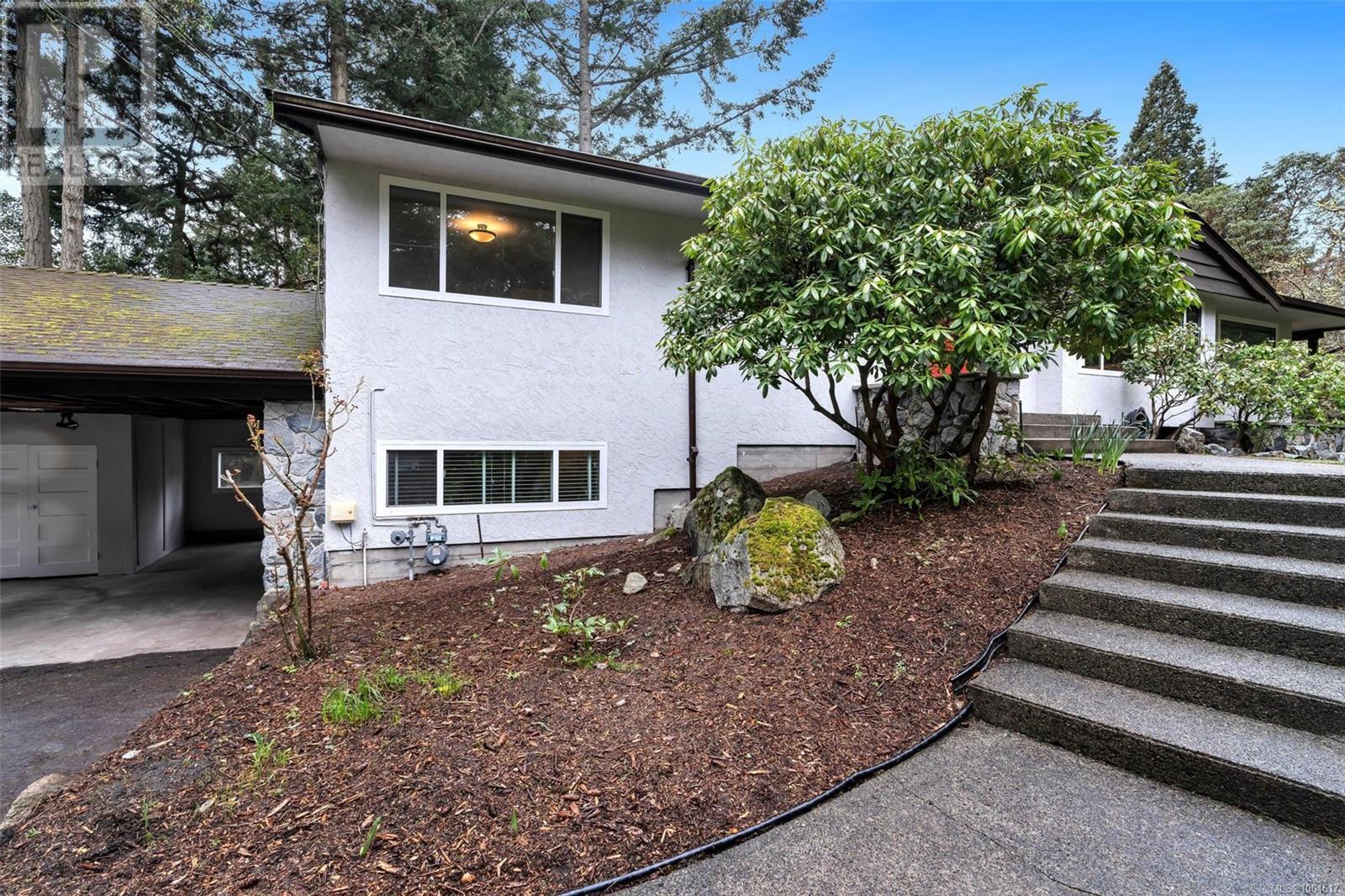 2901 Sea Point Dr, Saanich