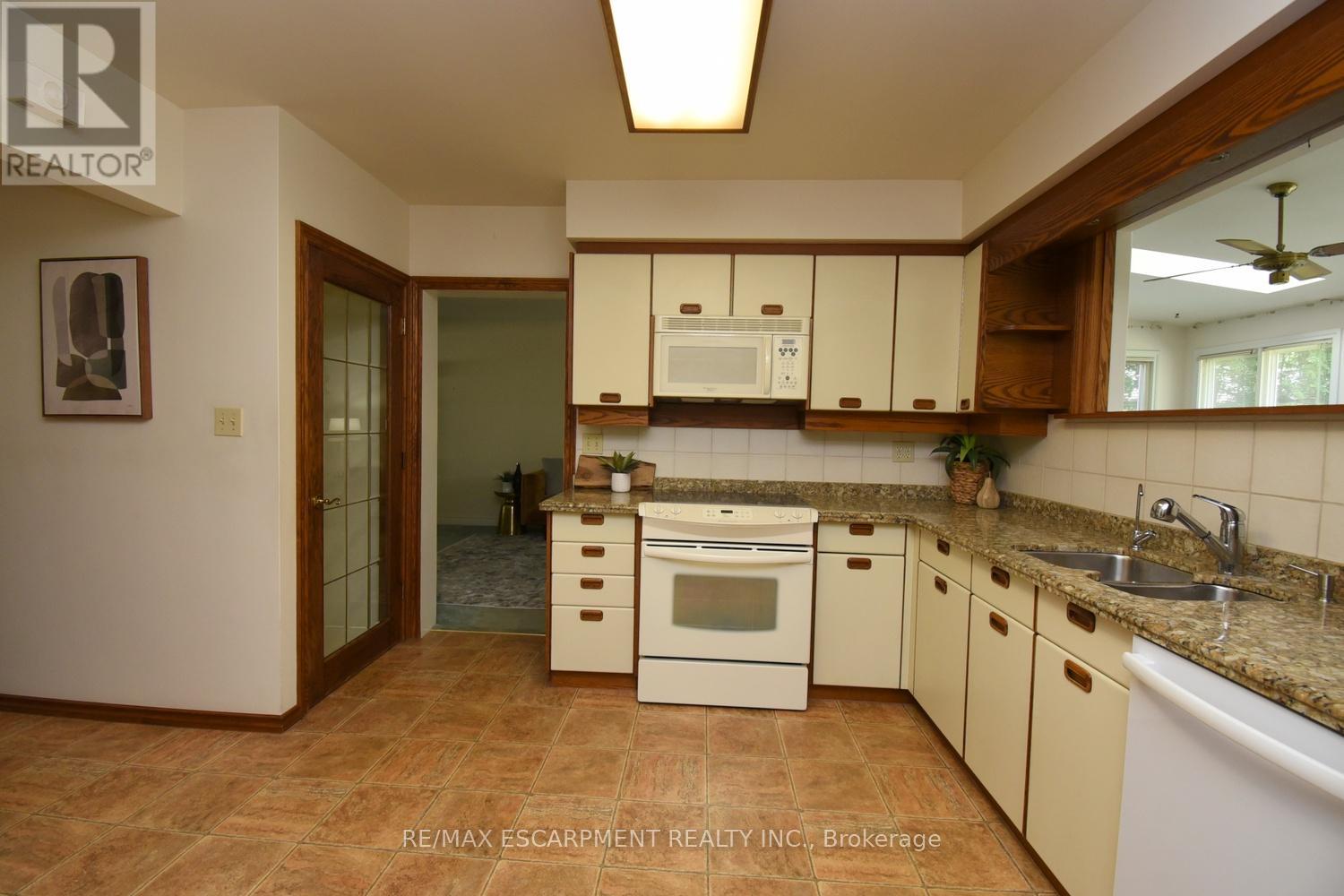 Photo 43 of 665 Bendamere Avenue, Hamilton ON