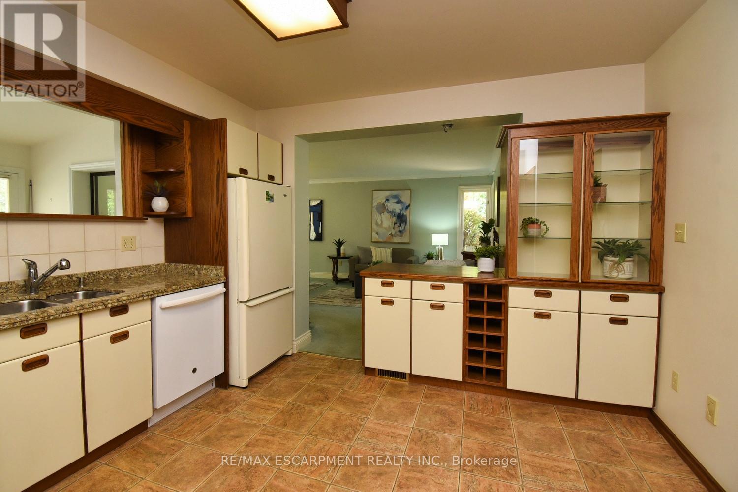 Photo 14 of 665 Bendamere Avenue, Hamilton ON