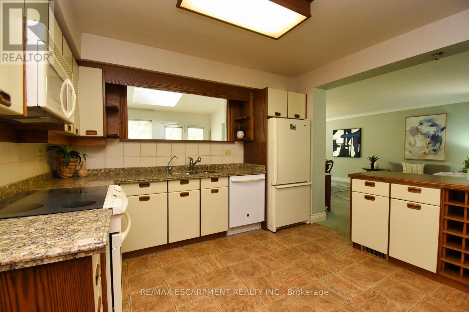 Photo 21 of 665 Bendamere Avenue, Hamilton ON