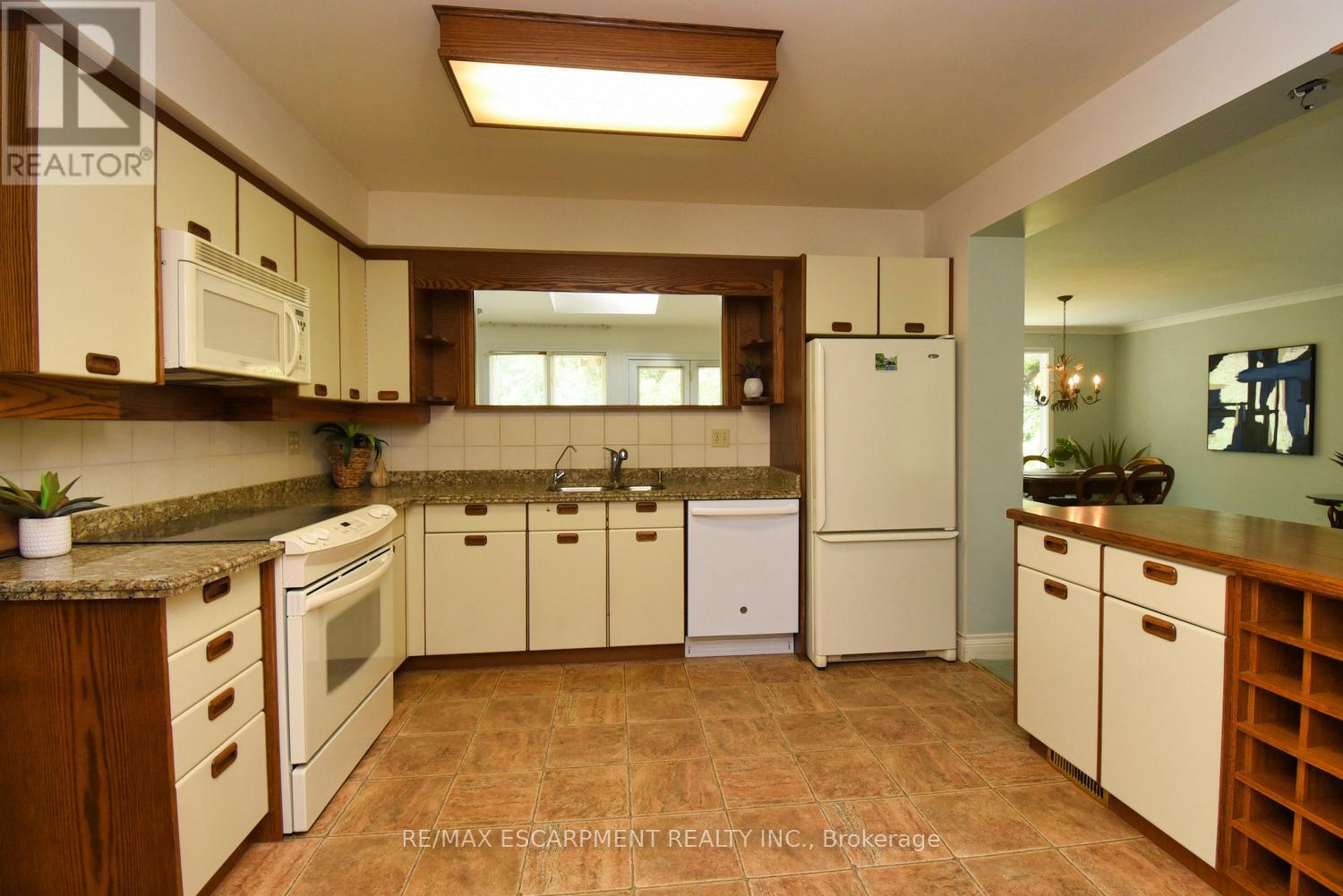 Photo 35 of 665 Bendamere Avenue, Hamilton ON