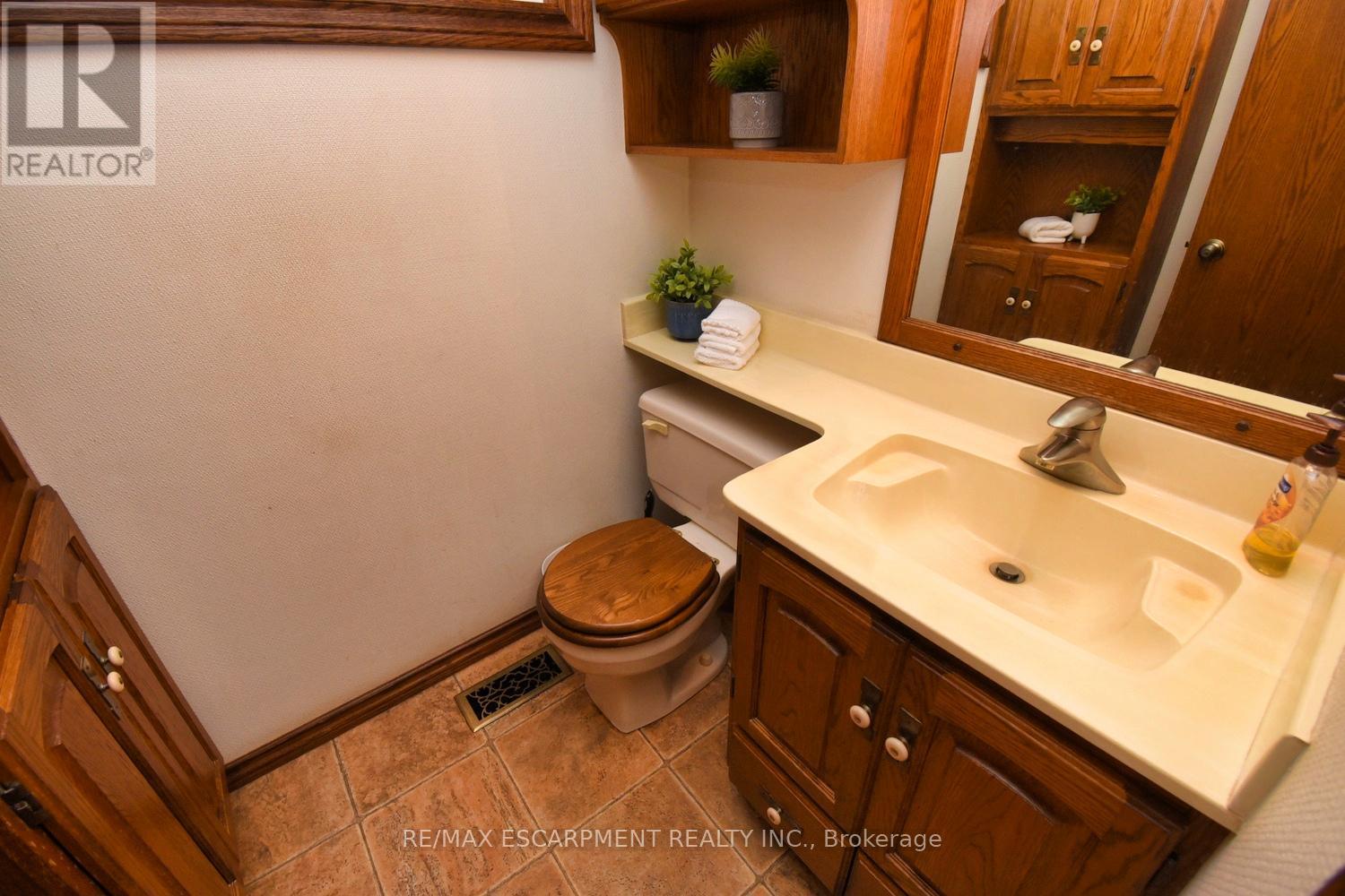 Photo 20 of 665 Bendamere Avenue, Hamilton ON