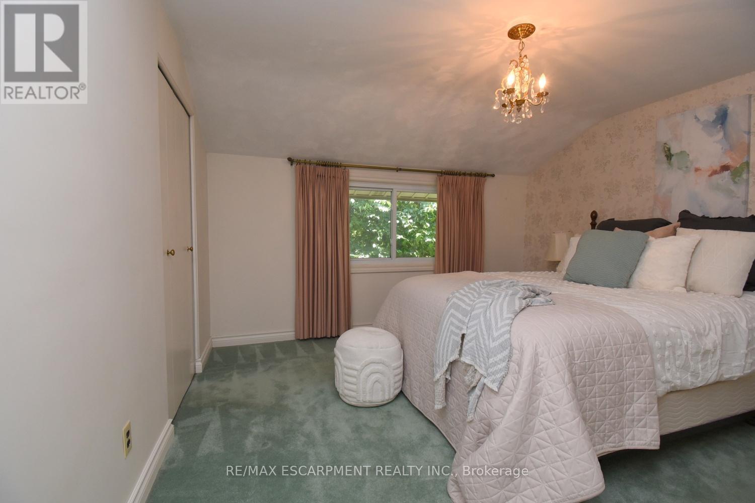 Photo 2 of 665 Bendamere Avenue, Hamilton ON