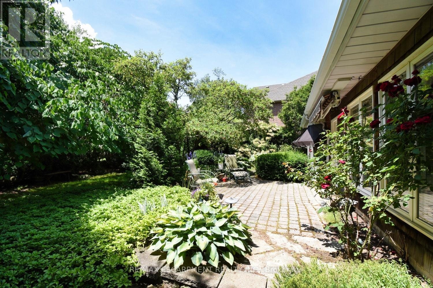 Photo 13 of 665 Bendamere Avenue, Hamilton ON