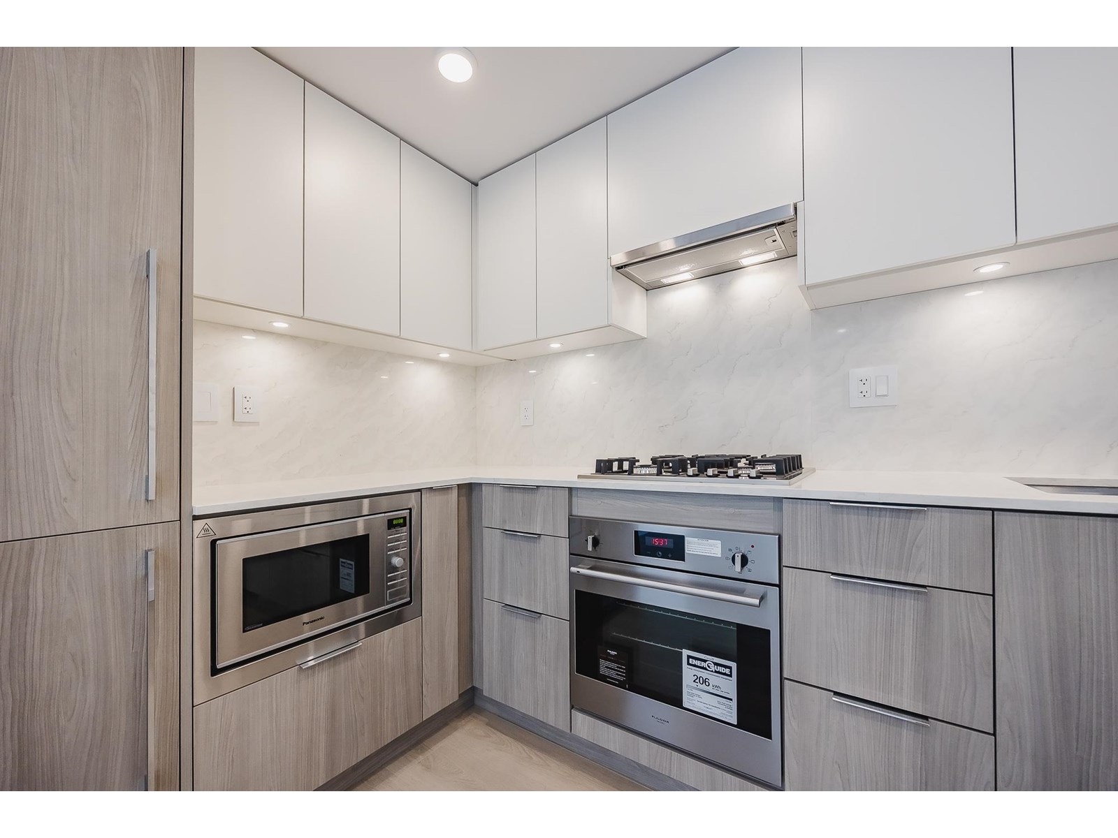 Photo 8 of 2601 10333 133 Street, Surrey BC