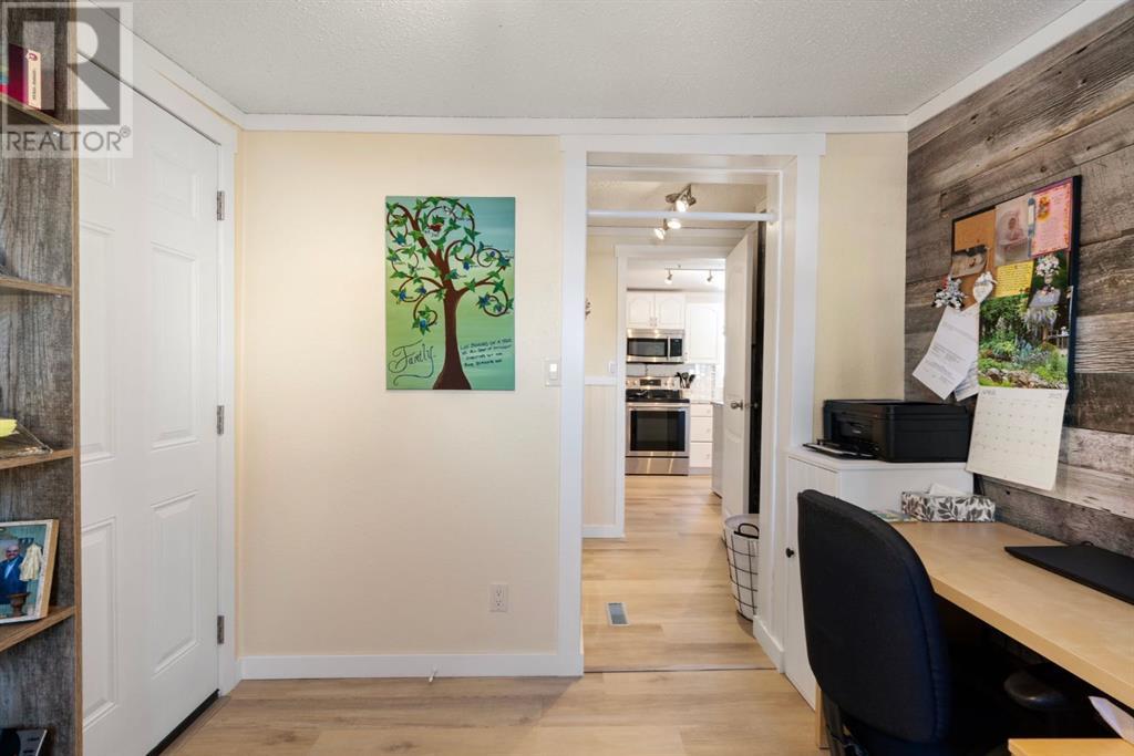 Single Family House Mobile Home for Sale in  Burroughs Place NE Monterey Park Calgary 
