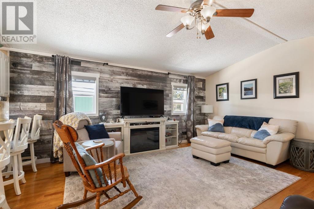 Single Family House Mobile Home for Sale in  Burroughs Place NE Monterey Park Calgary 