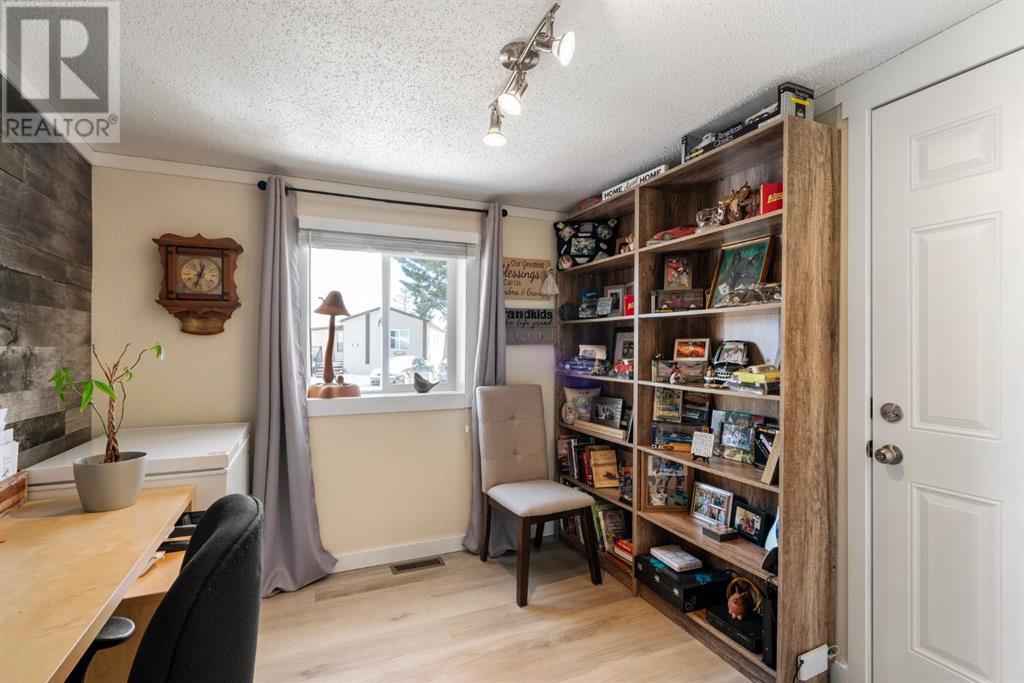 Single Family House Mobile Home for Sale in  Burroughs Place NE Monterey Park Calgary 