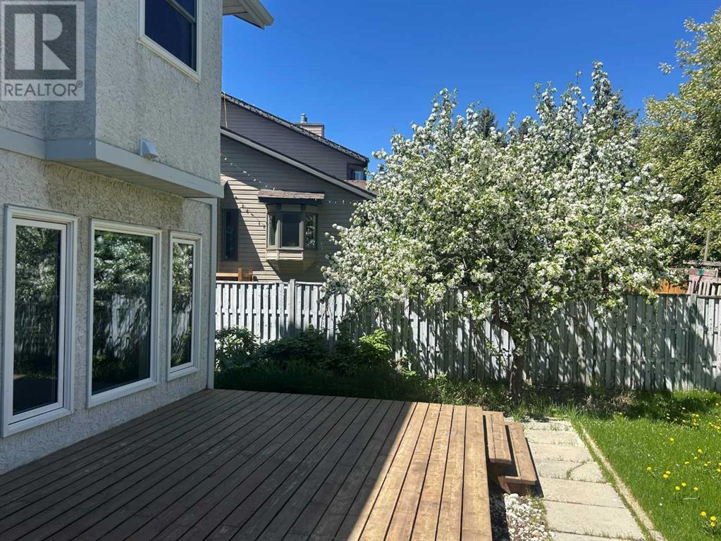 Single Family House for Sale in  Edgeridge Way NW Edgemont Calgary 