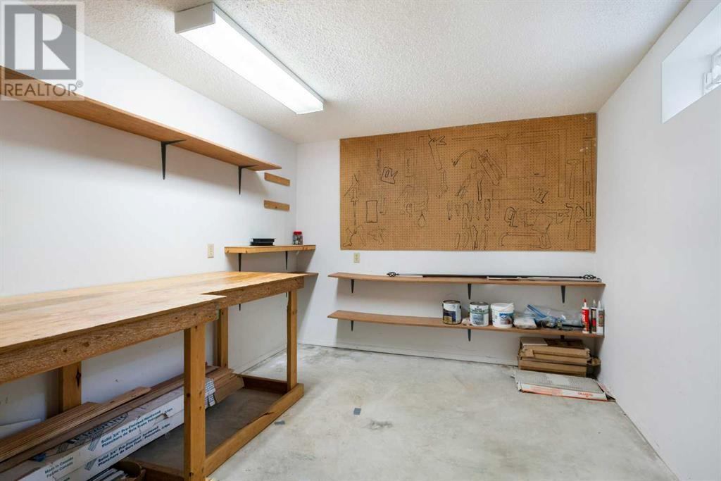 Single Family House for Sale in  Edgeridge Way NW Edgemont Calgary 