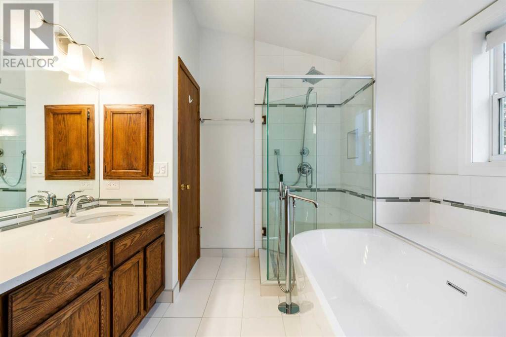 Single Family House for Sale in  Edgeridge Way NW Edgemont Calgary 