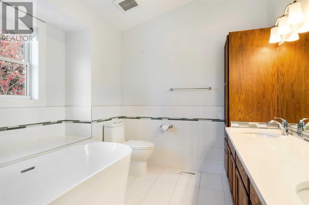 Single Family House for Sale in  Edgeridge Way NW Edgemont Calgary 