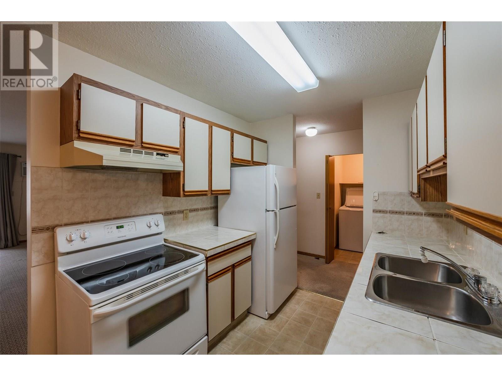 404 284 YORKTON Avenue, Penticton