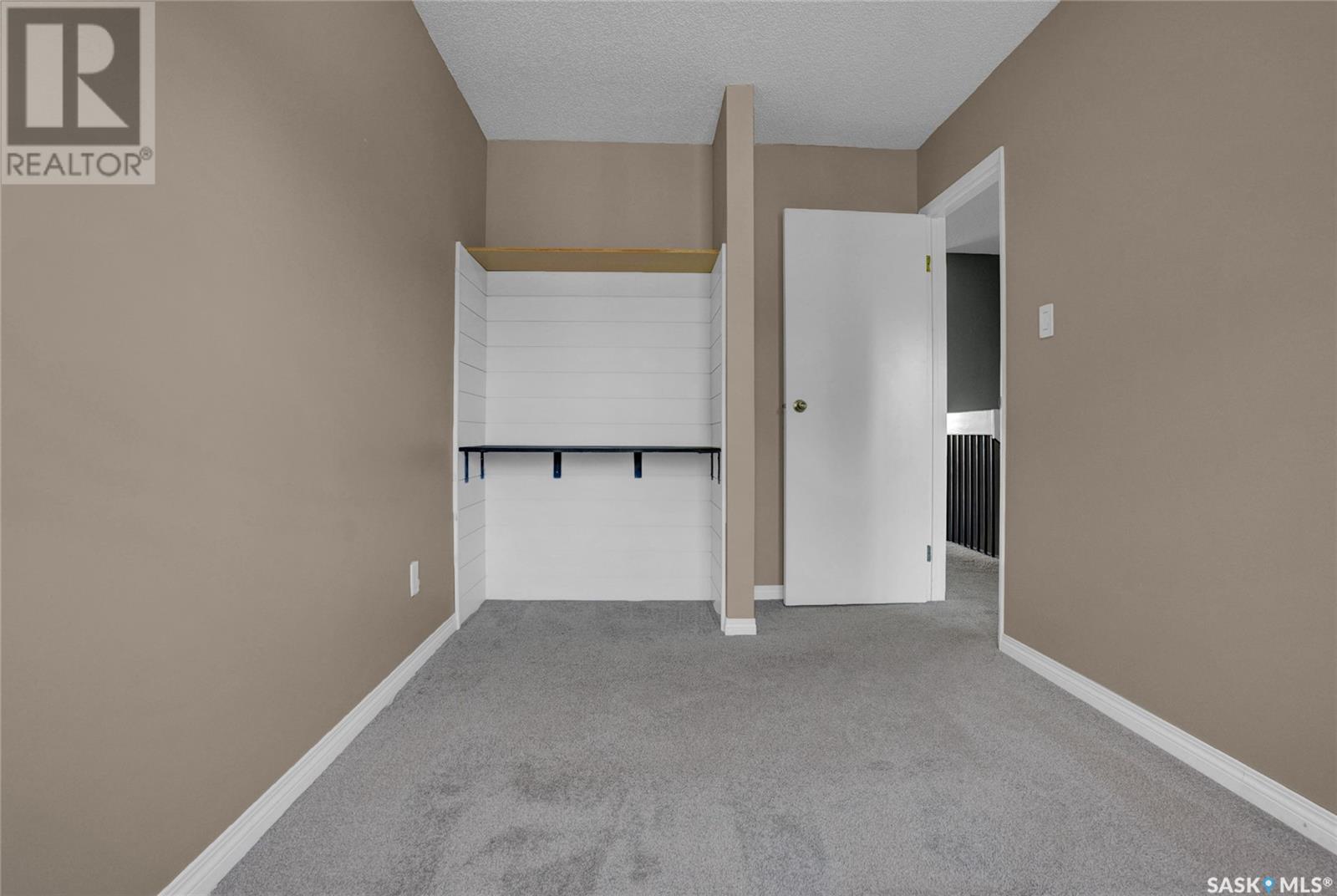 Single Family House for Sale in  Lockwood ROAD Regina 