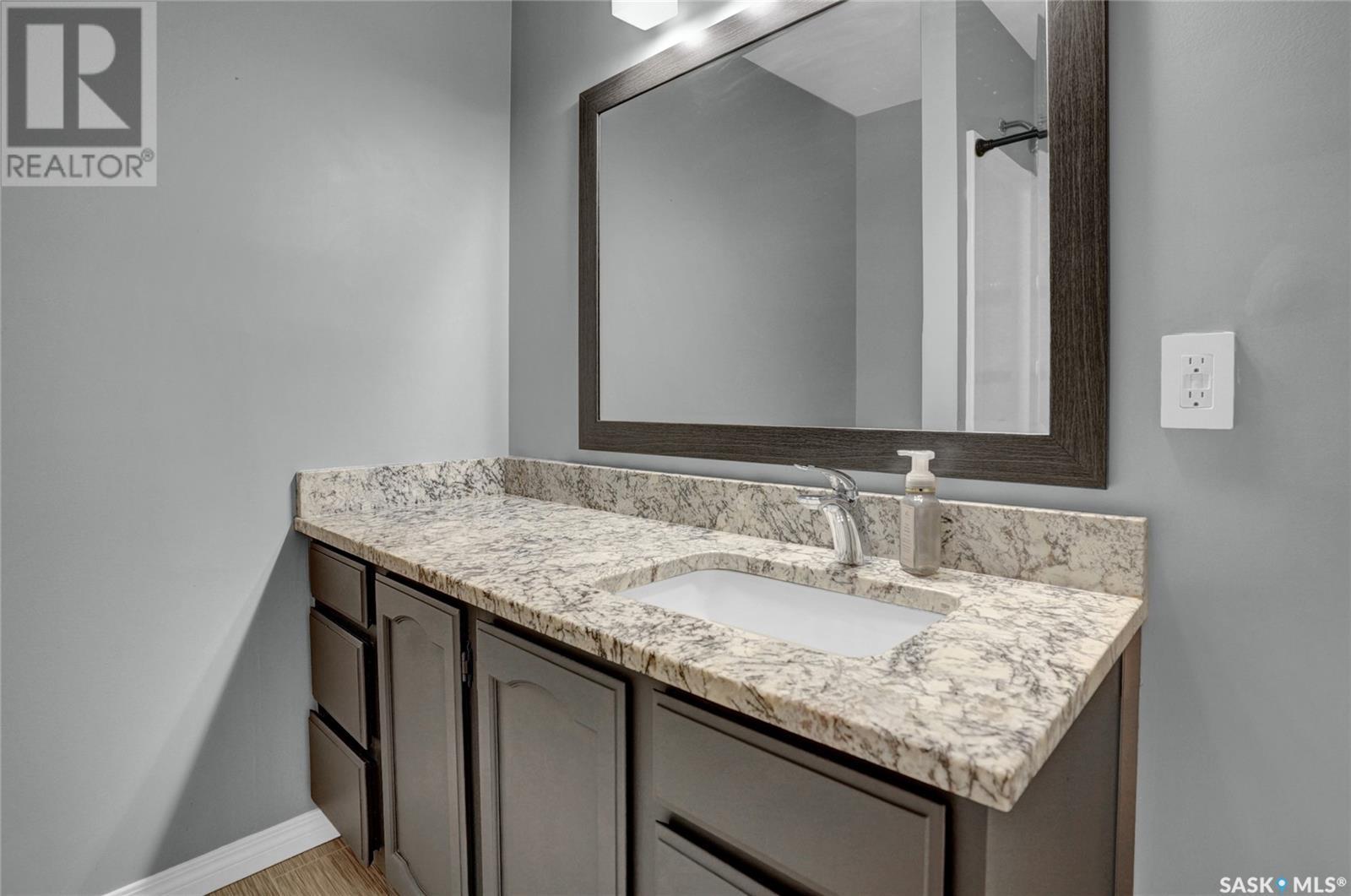 Single Family House for Sale in  Lockwood ROAD Regina 