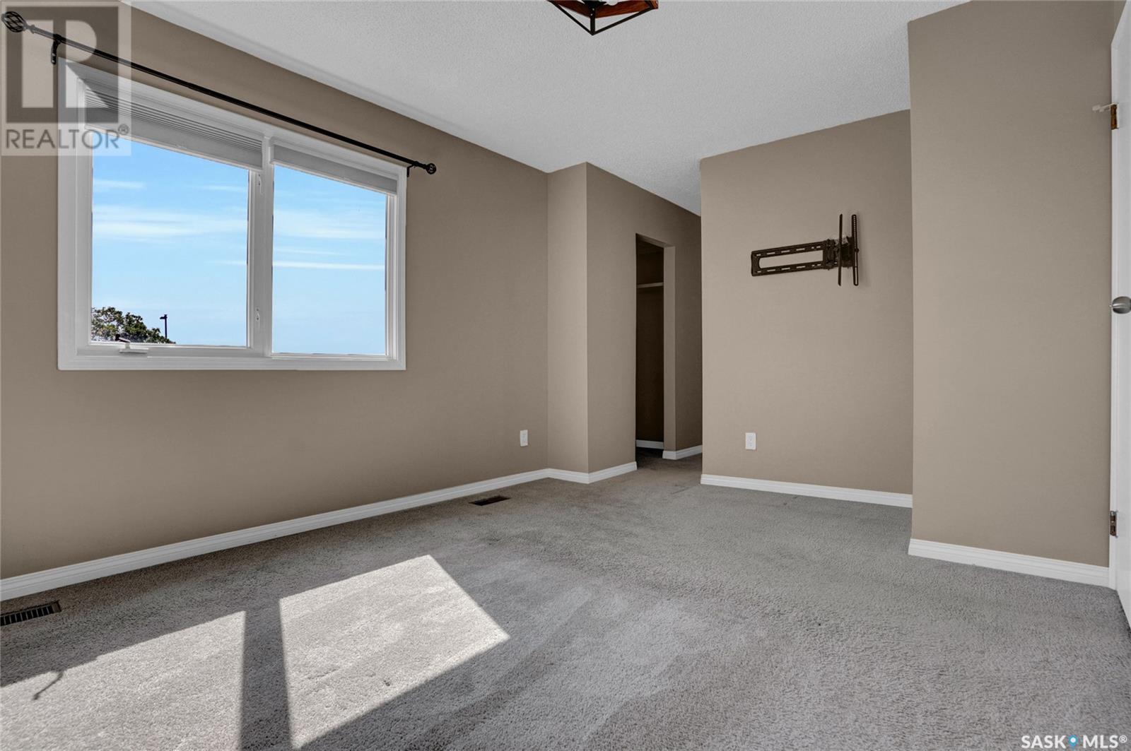 Single Family House for Sale in  Lockwood ROAD Regina 