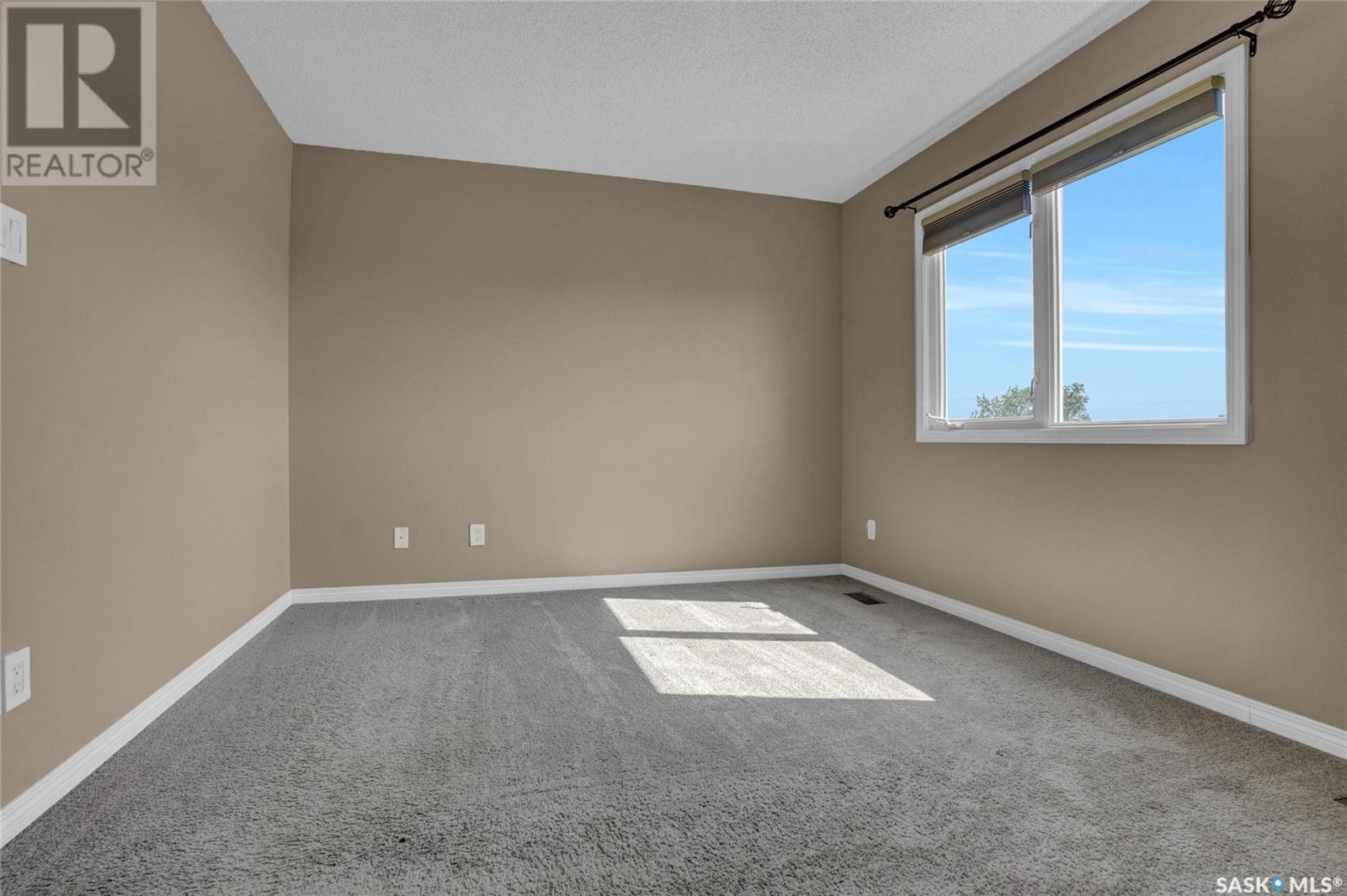 Single Family House for Sale in  Lockwood ROAD Regina 