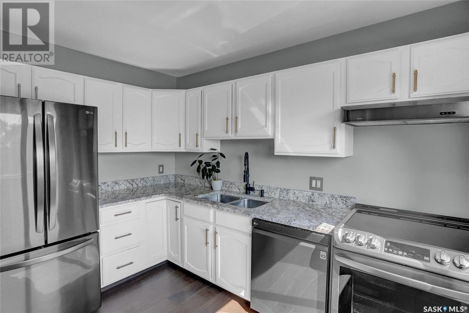 Single Family House for Sale in  Lockwood ROAD Regina 