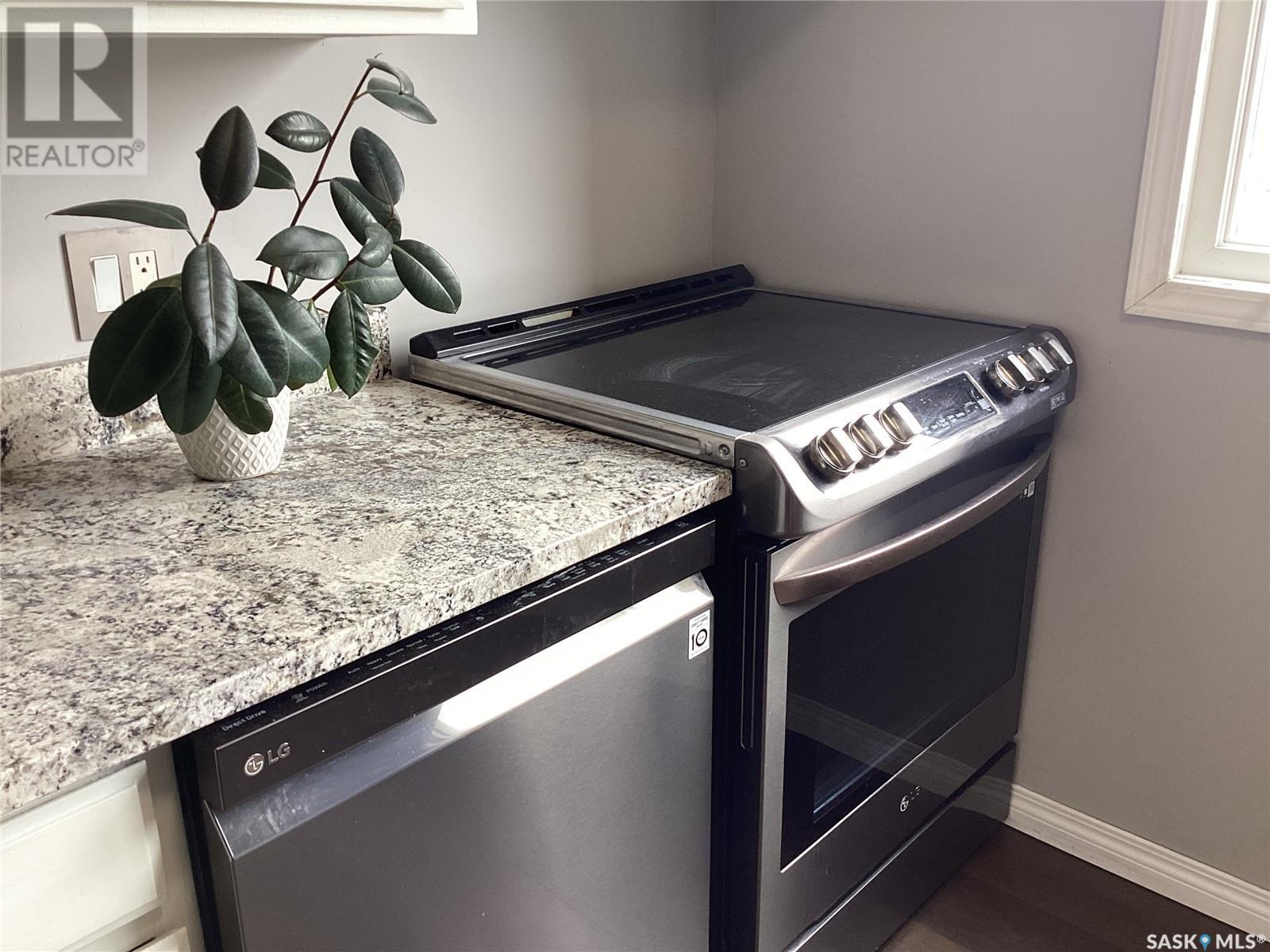 Single Family House for Sale in  Lockwood ROAD Regina 