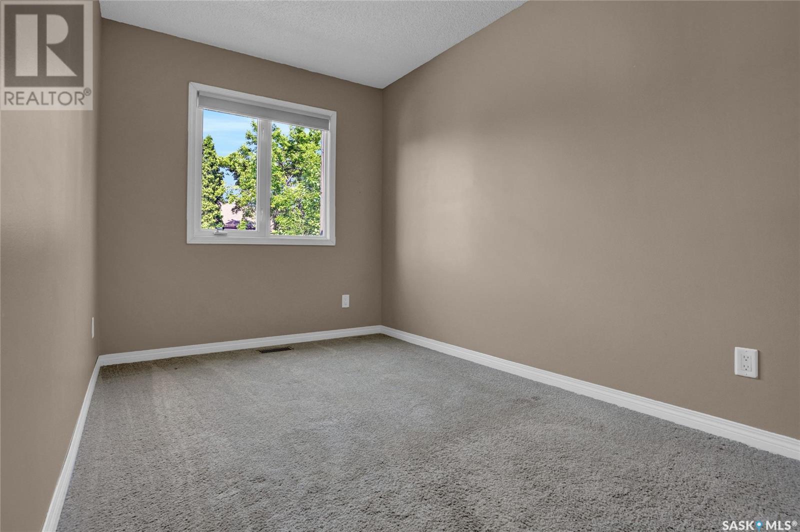 Single Family House for Sale in  Lockwood ROAD Regina 