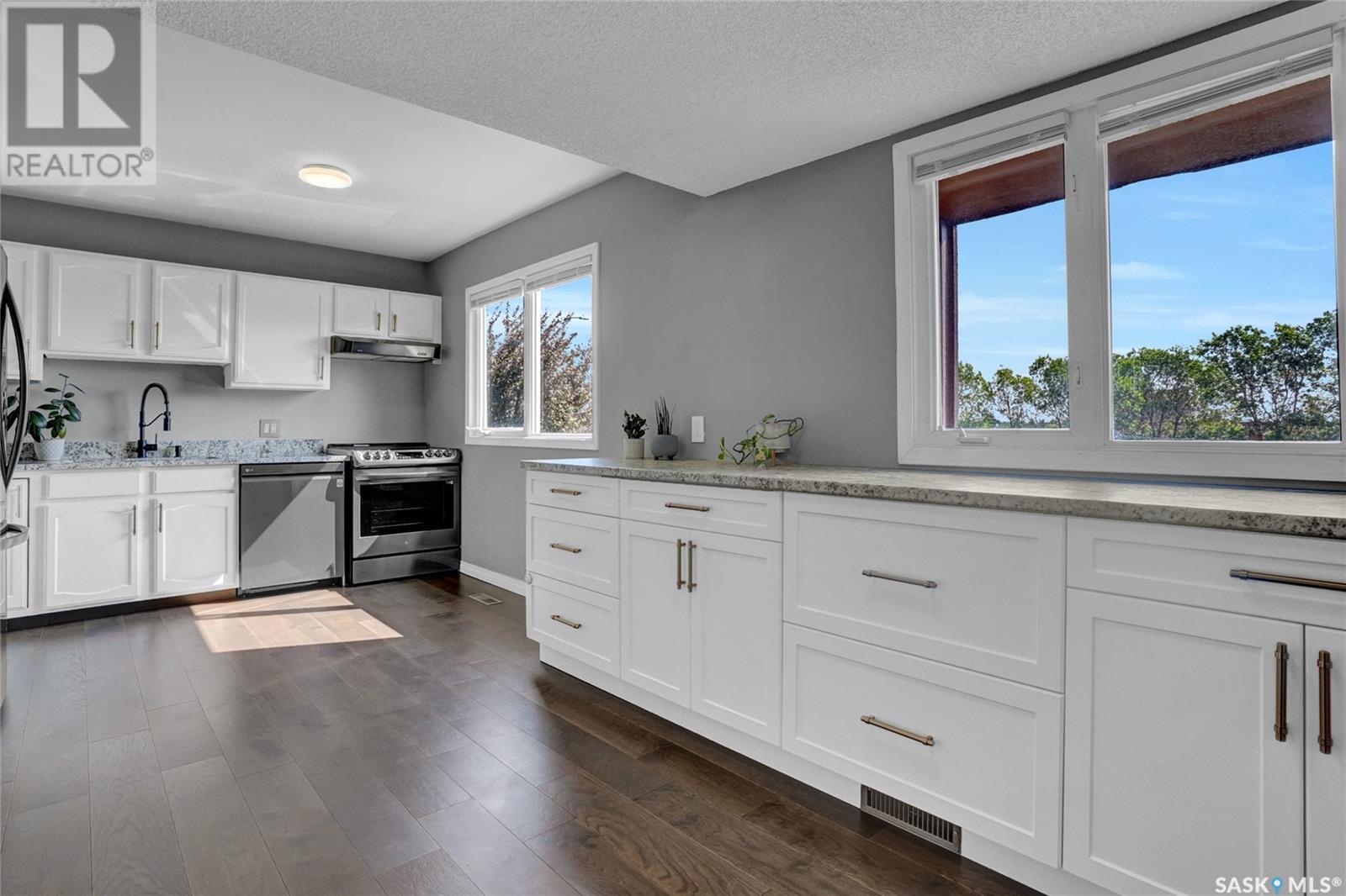Single Family House for Sale in  Lockwood ROAD Regina 