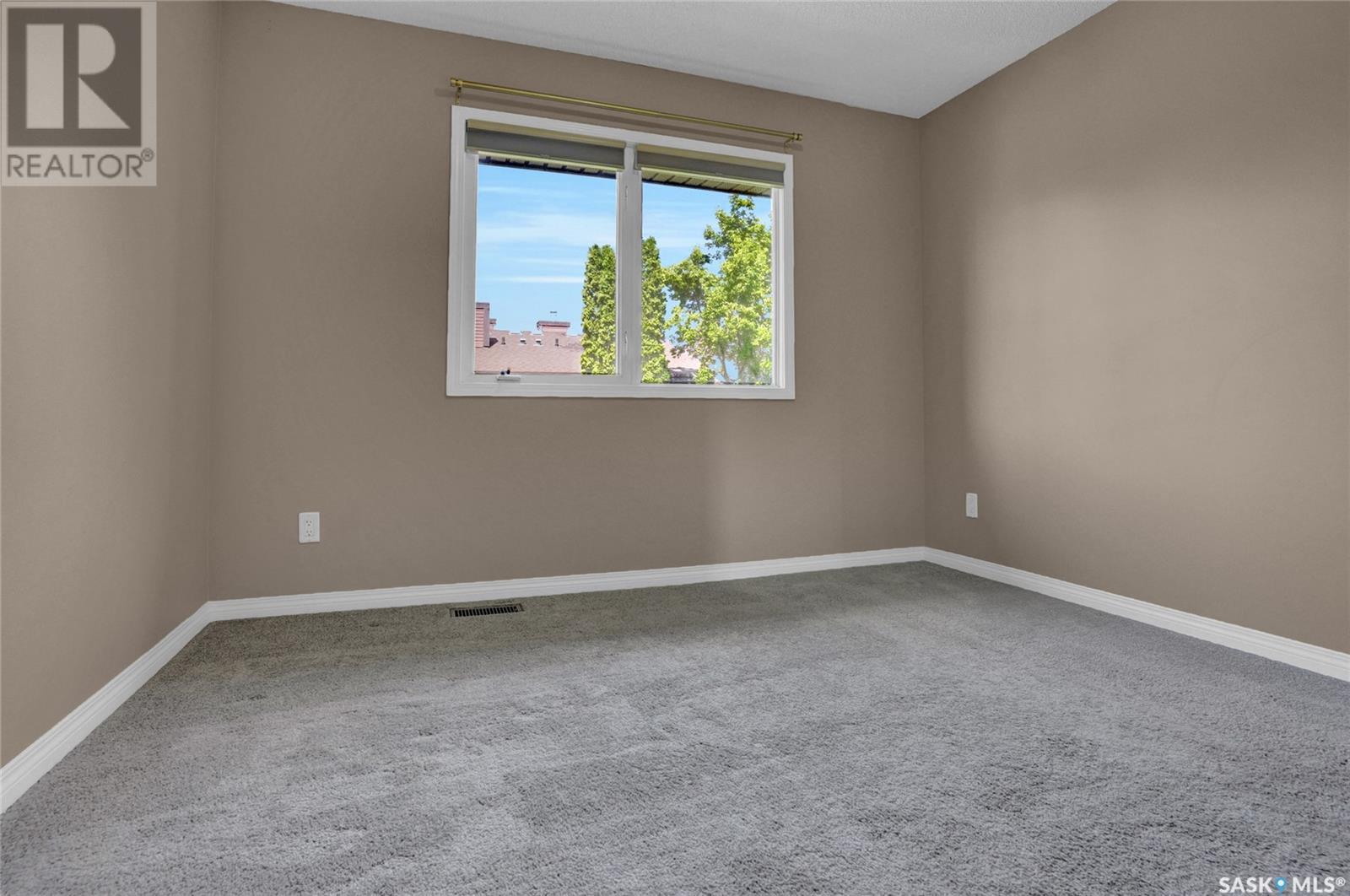 Single Family House for Sale in  Lockwood ROAD Regina 