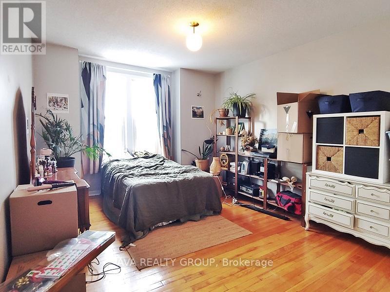 Photo 4 of 554 Highcroft Avenue, Ottawa ON