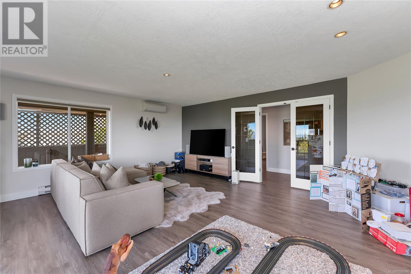 Photo 46 of 972 Seapearl Pl, Saanich BC