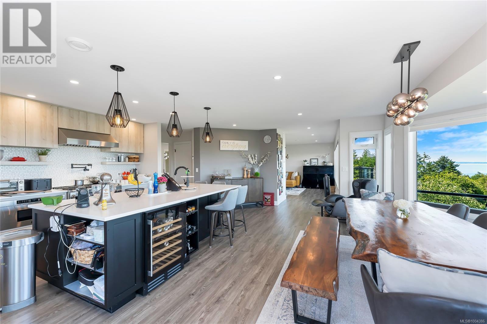 Photo 44 of 972 Seapearl Pl, Saanich BC