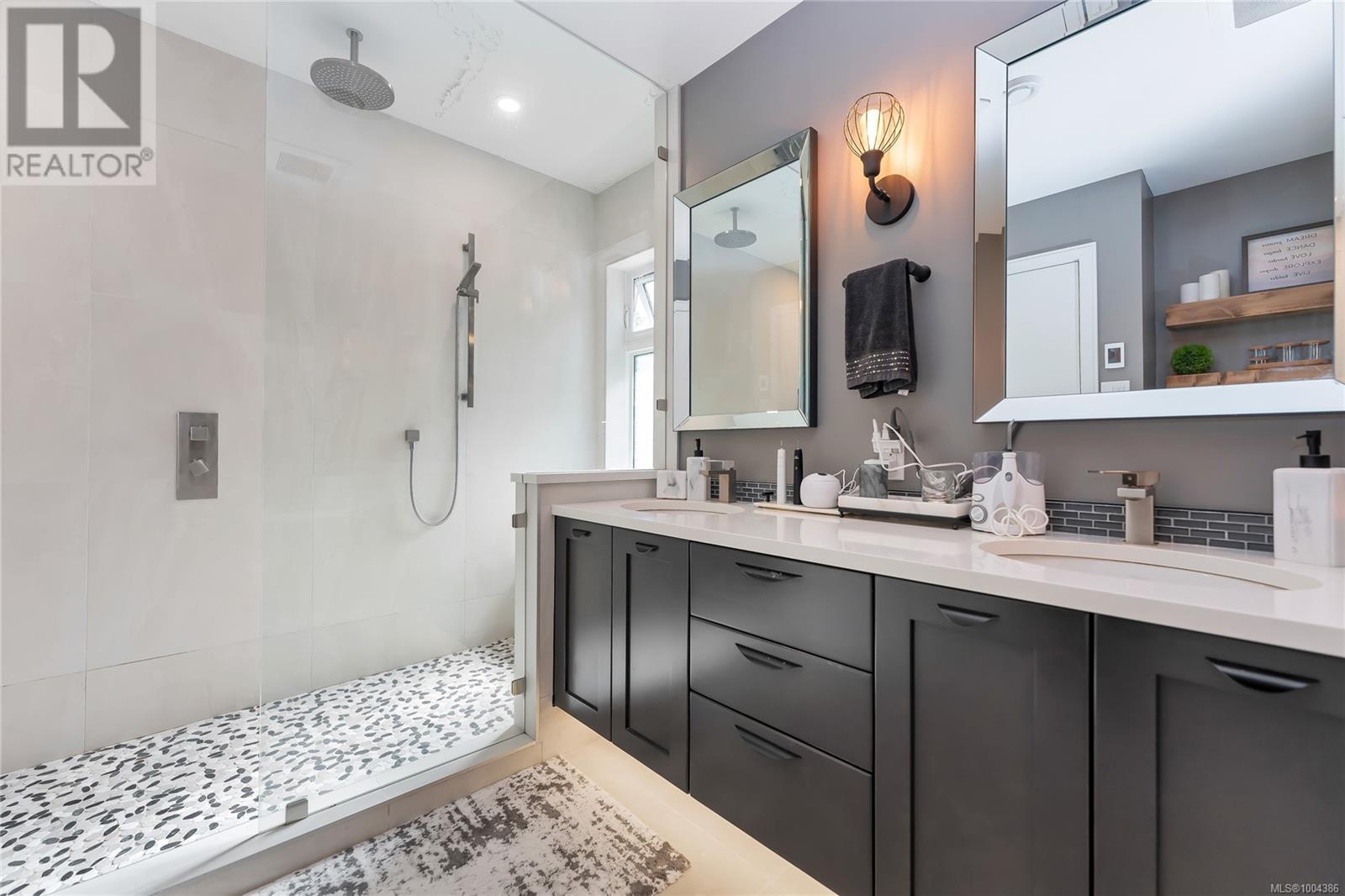 Photo 6 of 972 Seapearl Pl, Saanich BC