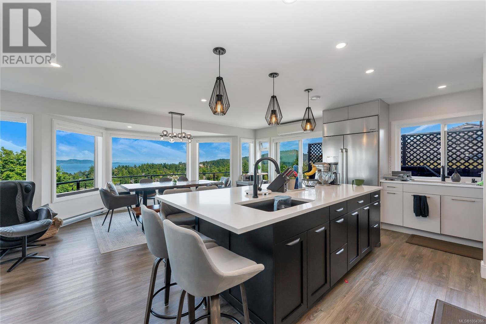 Photo 36 of 972 Seapearl Pl, Saanich BC