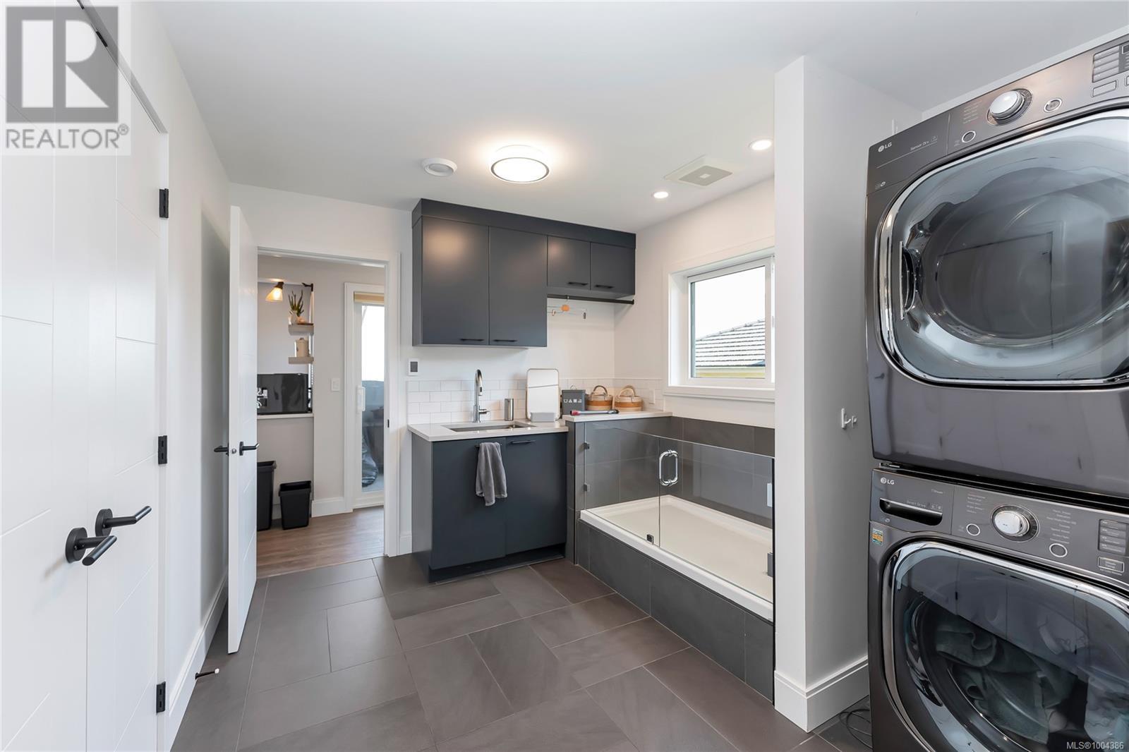 Photo 77 of 972 Seapearl Pl, Saanich BC