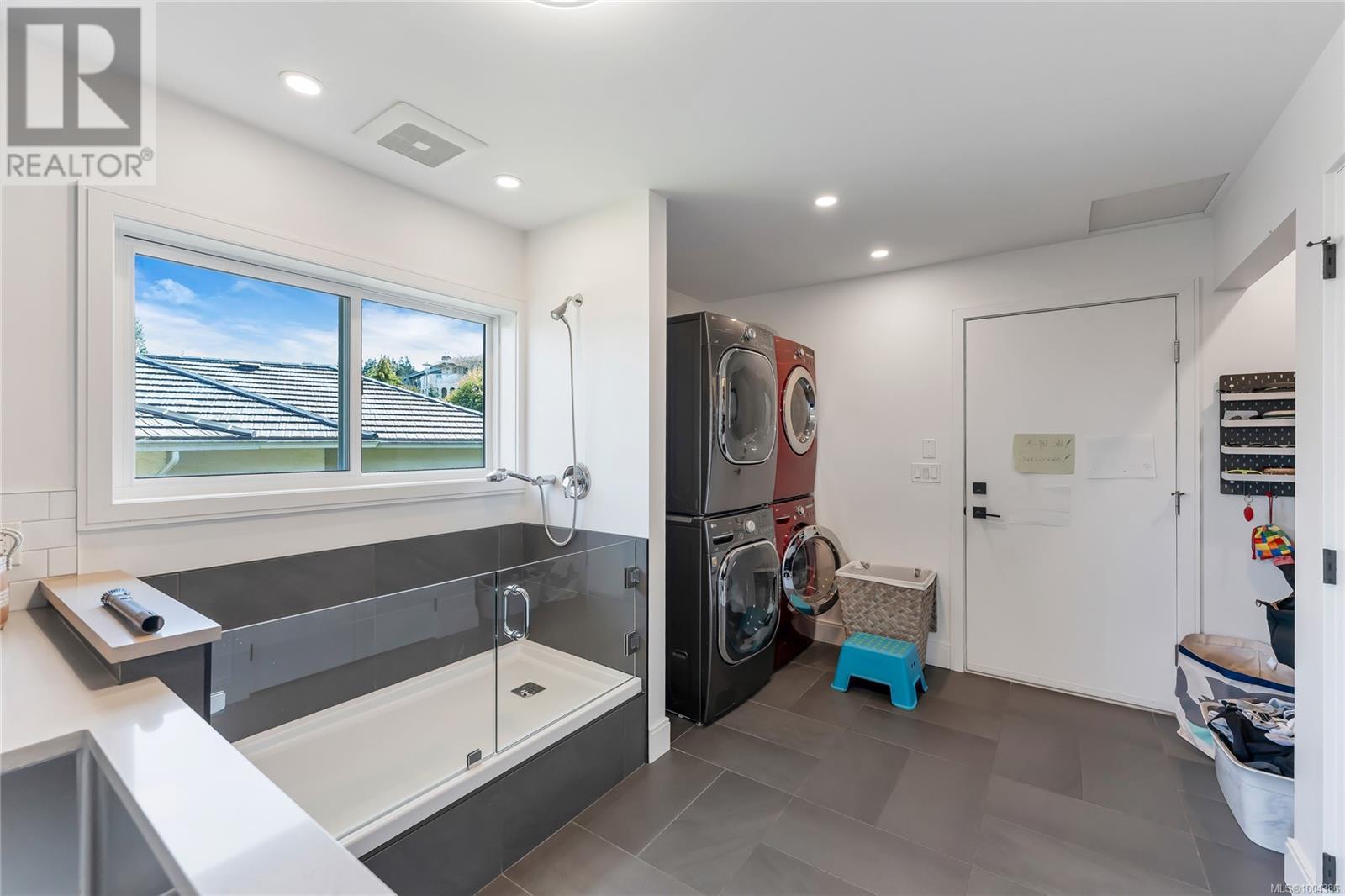 Photo 48 of 972 Seapearl Pl, Saanich BC