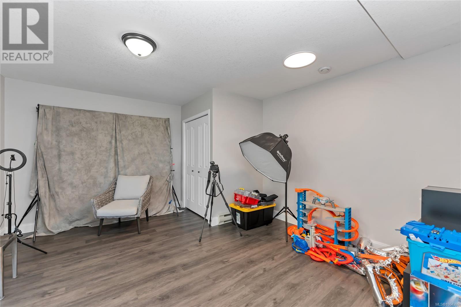 Photo 78 of 972 Seapearl Pl, Saanich BC
