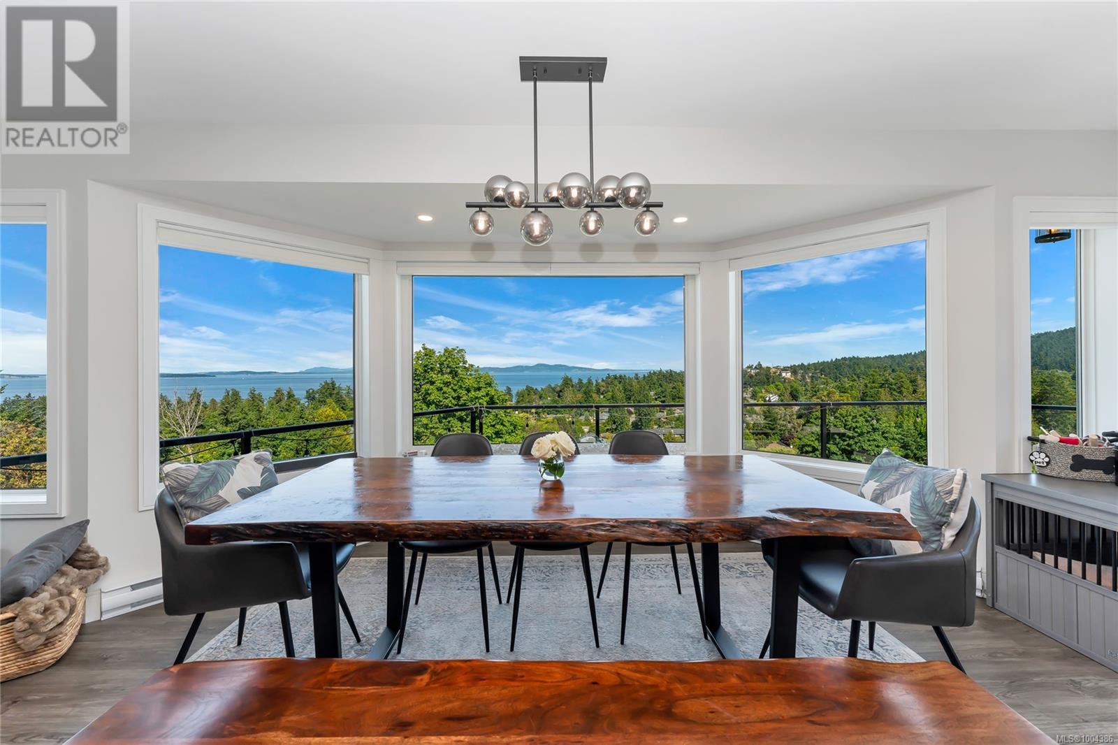 Photo 8 of 972 Seapearl Pl, Saanich BC