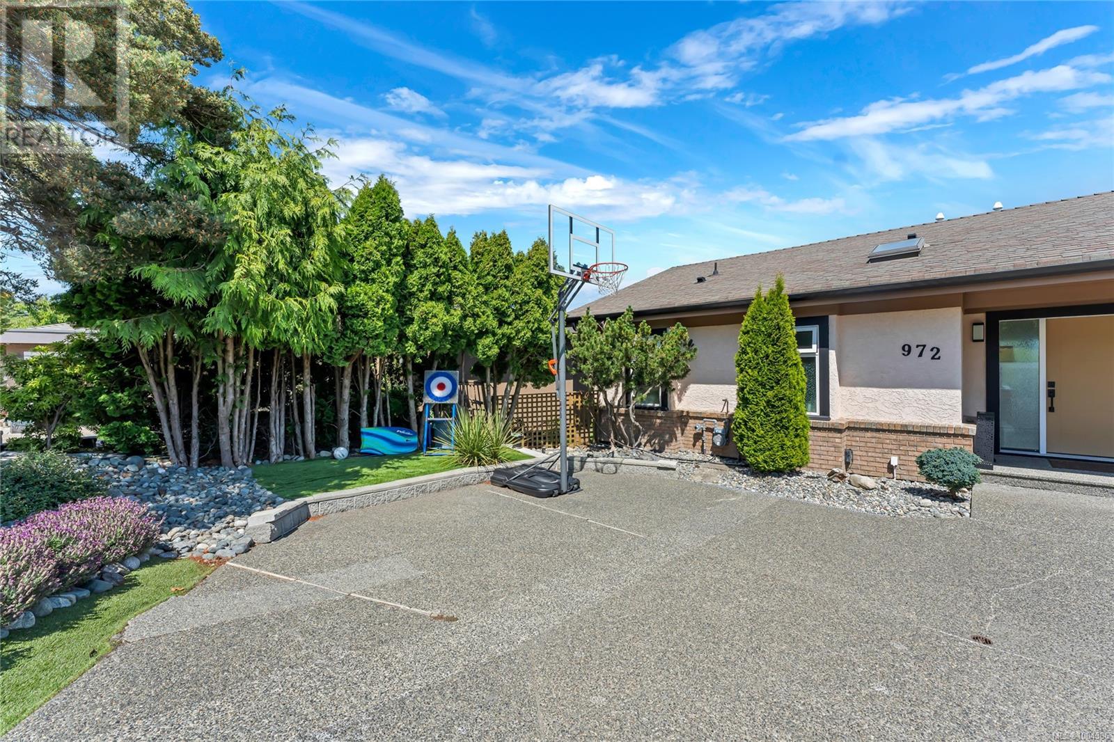 Photo 29 of 972 Seapearl Pl, Saanich BC