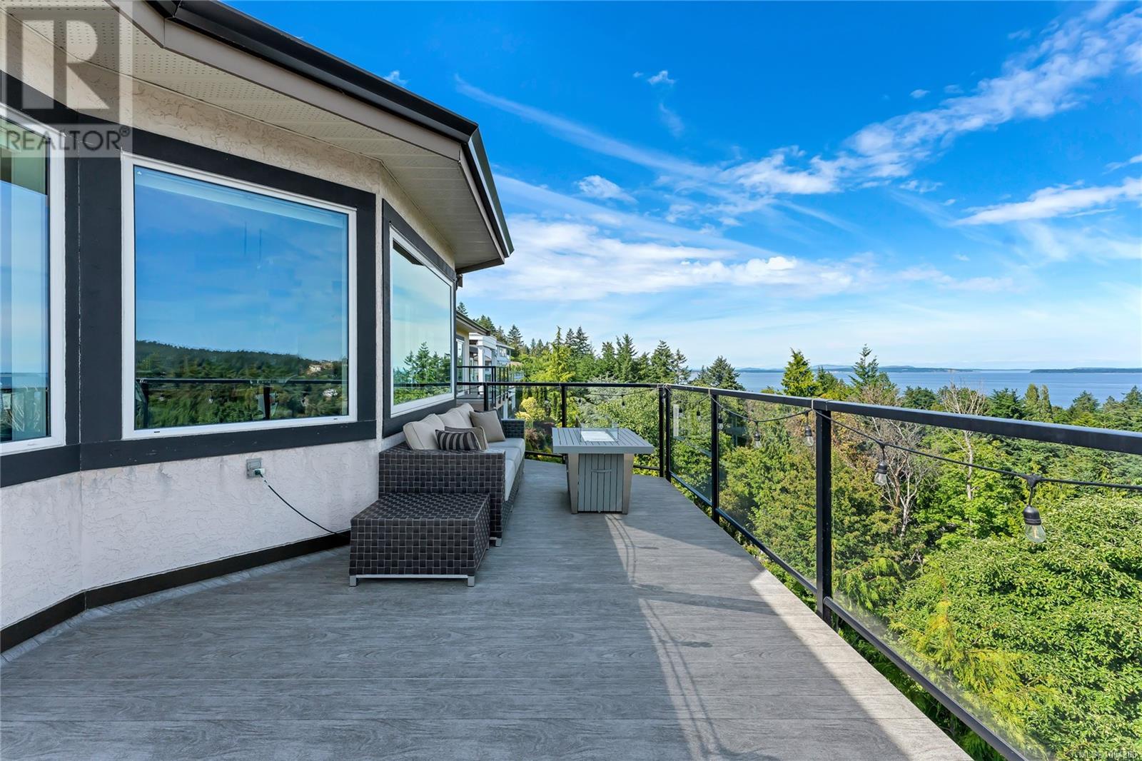 Photo 7 of 972 Seapearl Pl, Saanich BC