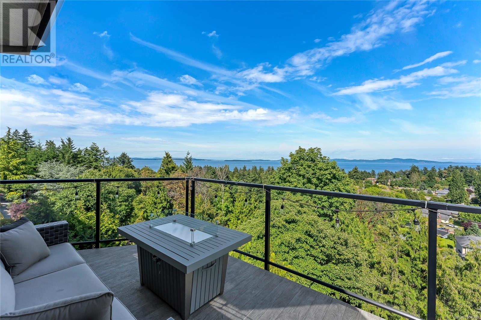 Photo 30 of 972 Seapearl Pl, Saanich BC