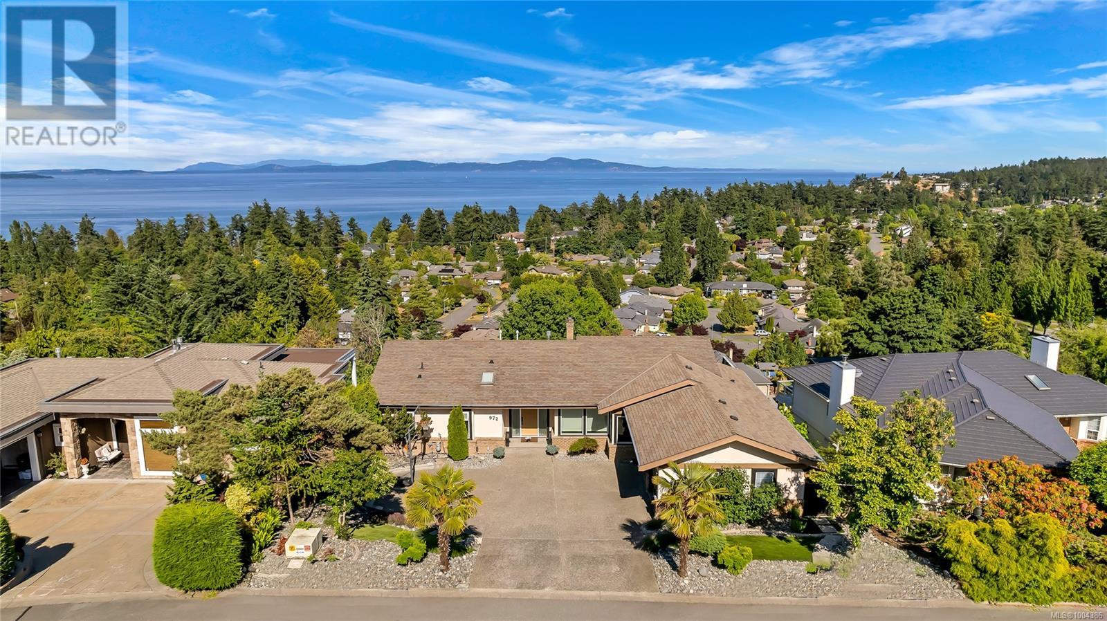Photo 25 of 972 Seapearl Pl, Saanich BC