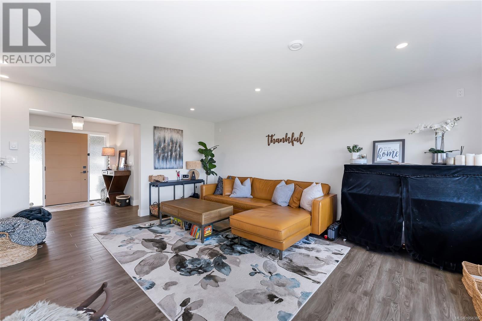 Photo 9 of 972 Seapearl Pl, Saanich BC