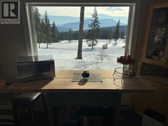 Photo 9 of 922 Mobley Road, Tappen BC