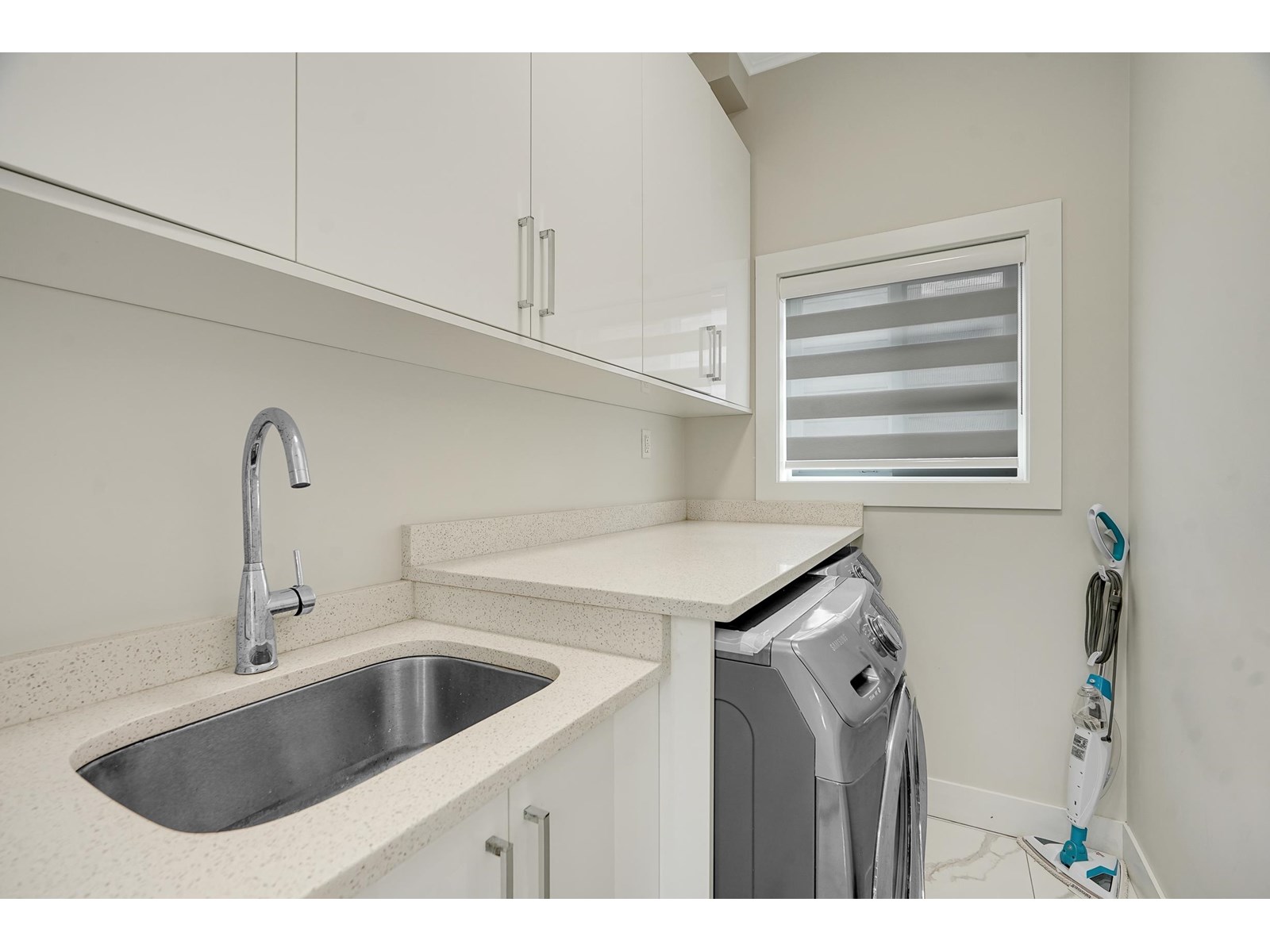 Photo 17 of 17217 59 Avenue, Surrey BC
