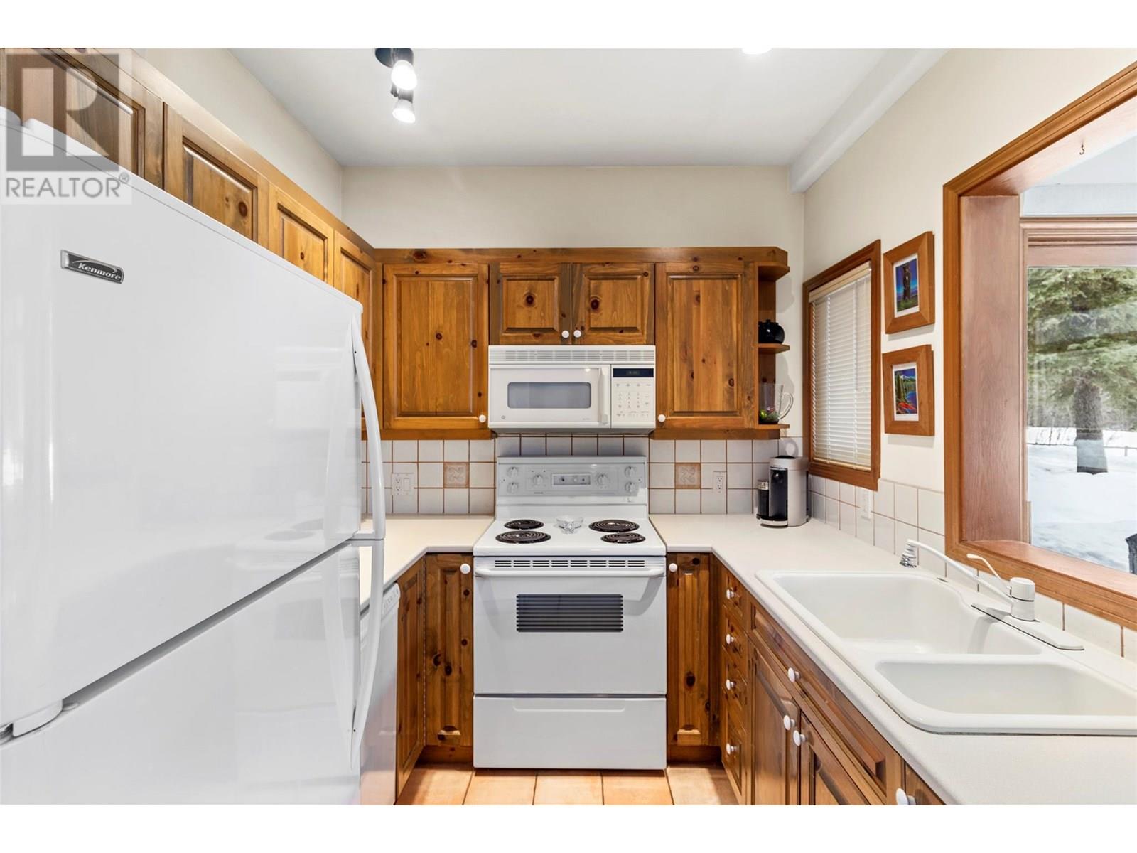 #15 2140 SUN PEAKS ROAD - Image 15